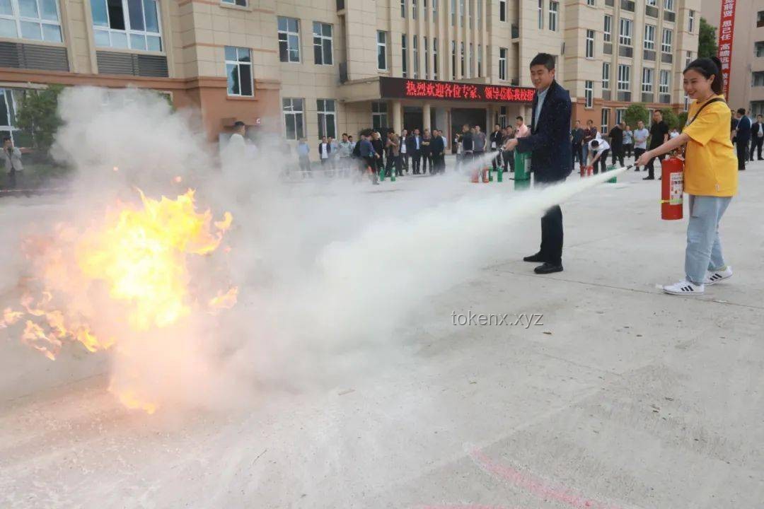 **深夜物业消息预警与精神病院安全管理的对比分析**