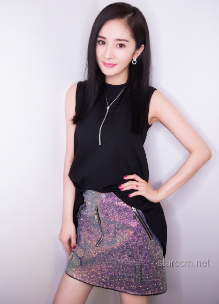 杨幂红毯造型权威趋势：时尚女王的新篇章