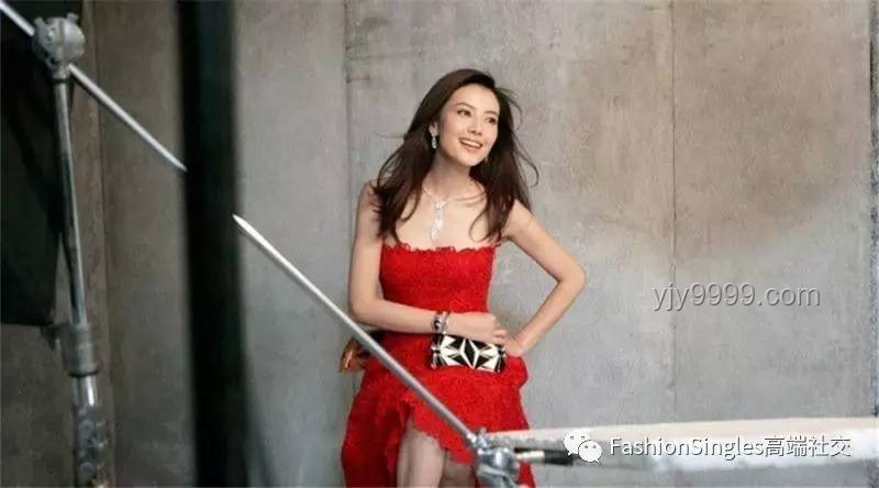 高圆圆的双面魅力：跨界融合的创新启示录 🌟,🎨,🌐,💡,🚀